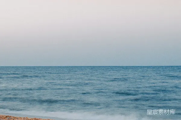 高清摄影 白天海浪拍打海岸的声音