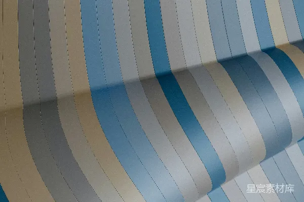 高清摄影 一张蓝白条纹墙纸的特写。