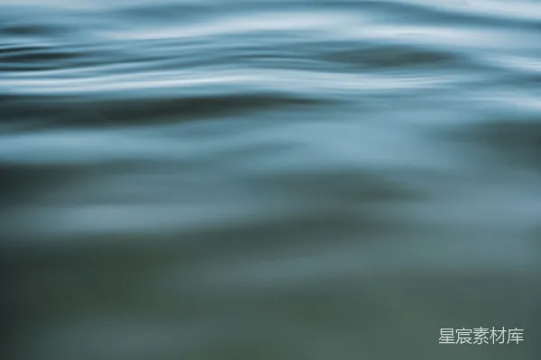 高清摄影 一张模糊的水面照片