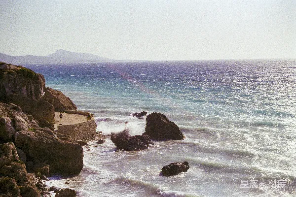 高清摄影 从岩石悬崖上看大海的景色