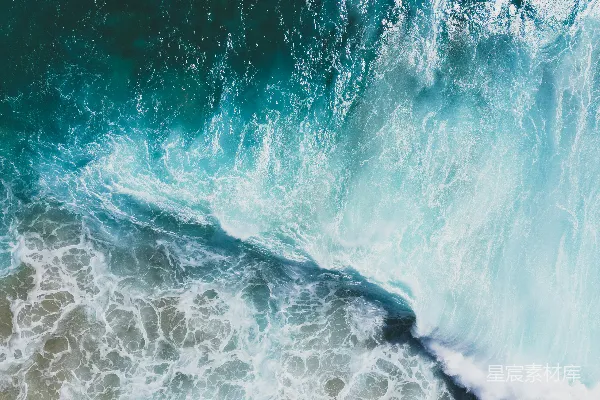 高清摄影 海浪拍打在海面上的俯瞰图