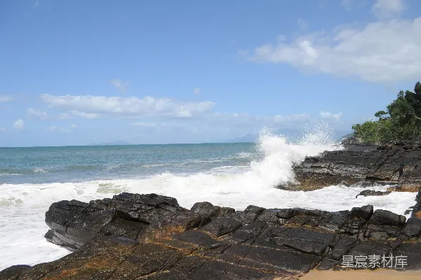 高清摄影 海浪拍打岩石