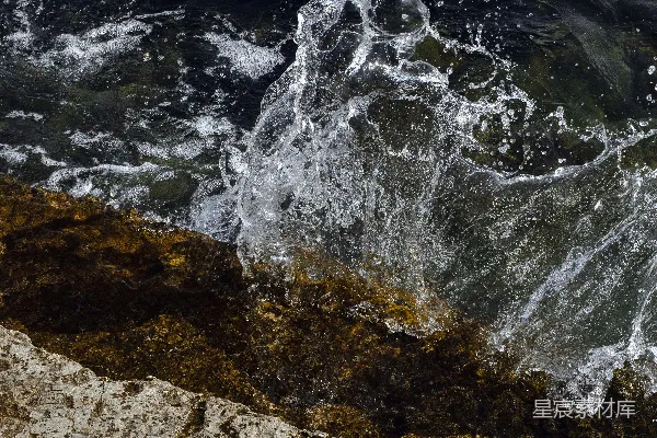 高清摄影 海浪拍打着沙滩
