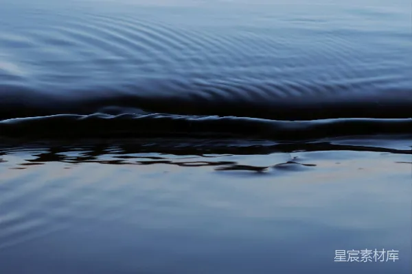 高清摄影 一片波光粼粼的大水域