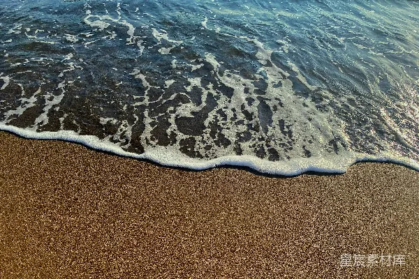 高清摄影 一个有着大型岩石结构的海滩