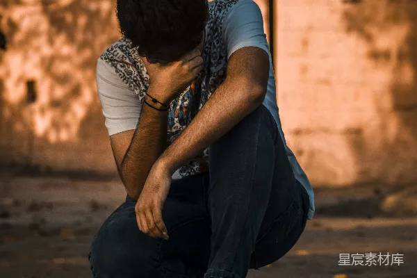 高清摄影 男人跪在地上