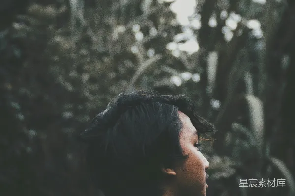 高清摄影 穿黑色衬衫的人