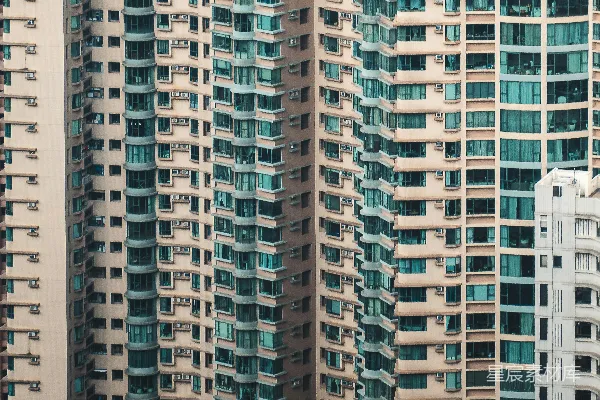 高清摄影 多排带许多窗户的公寓楼