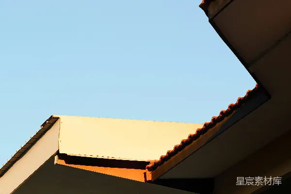 高清摄影 蓝天映衬下的屋顶