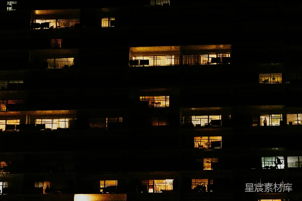 高清摄影 夜晚高楼上的灯火辉煌的窗户