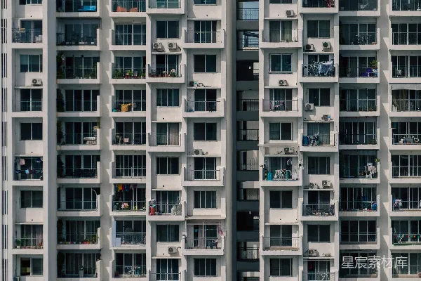 高清摄影 一座高楼大厦，有很多窗户。