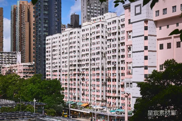 高清摄影 密集城市环境中高大的公寓大楼。