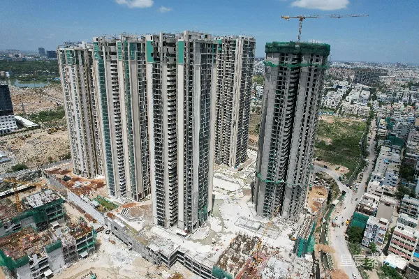 高清摄影 两座高塔楼在建的俯瞰图