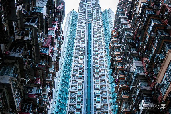 高清摄影 高大的密集住宅楼围绕着一座现代化的摩天大楼。