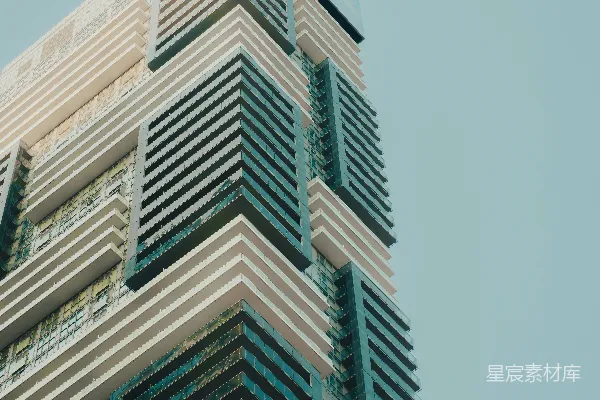 高清摄影 现代化摩天大楼，几何形状的阳台在晴朗的天空背景下
