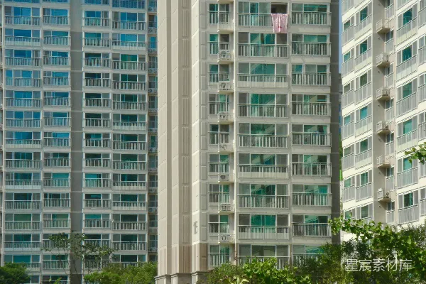 高清摄影 几栋高楼并排矗立。