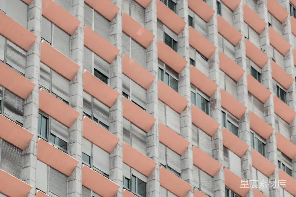 高清摄影 现代建筑外墙，带有重复的窗户和阳台。
