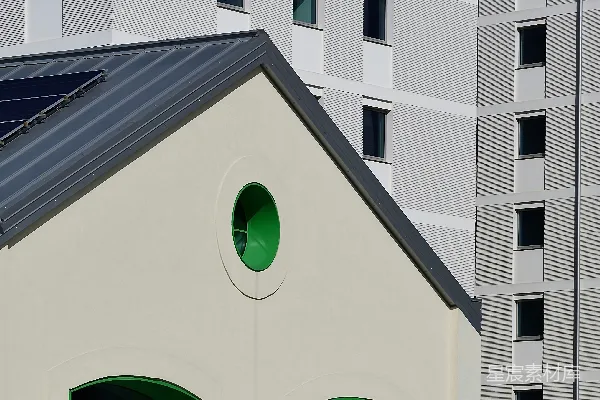 高清摄影 现代建筑具有对比鲜明的建筑风格和绿色点缀。