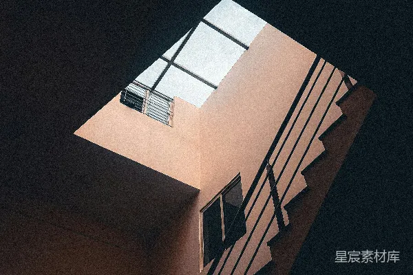 高清摄影 一个有天窗的楼梯间