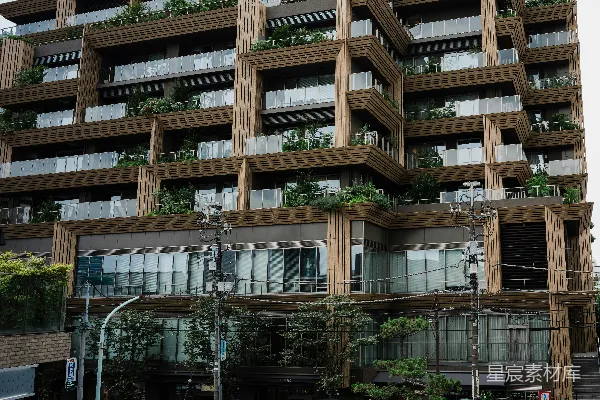 高清摄影 现代化的分层建筑，带有木质外墙和集成的绿化。