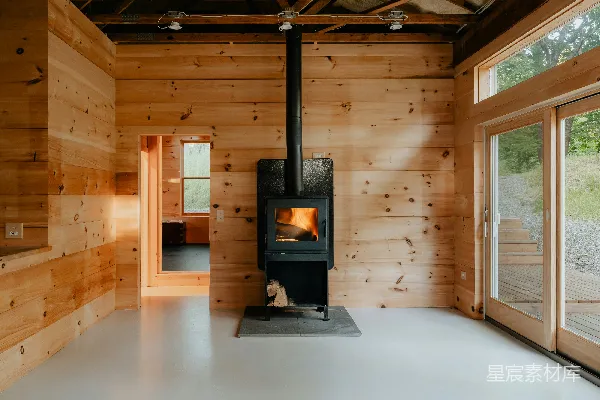 高清摄影 一个木制小屋内的壁炉