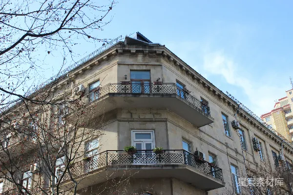 高清摄影 华丽建筑角落，阳台在蓝天背景下