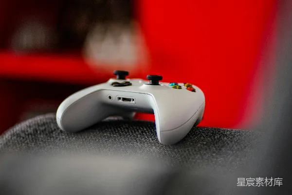 高清摄影 浅景深照片中的白色微软Xbox无线游戏控制器