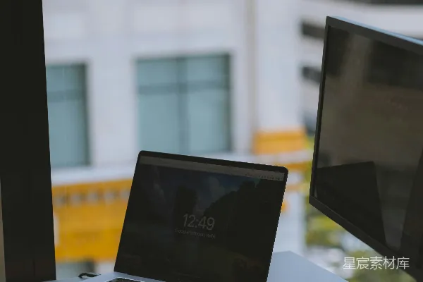 高清摄影 苹果MacBook Pro在白色桌子上