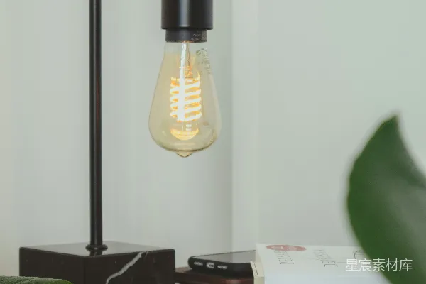 高清摄影 黑色和黄色的台灯