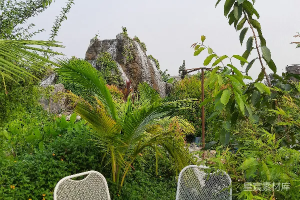 高清摄影 花园里有几把椅子