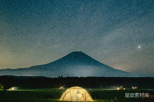 高清摄影 夜空中白色的帐篷