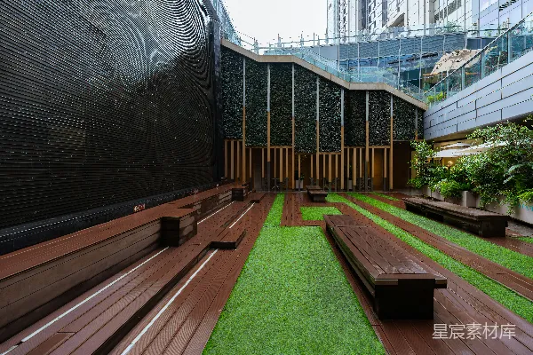 高清摄影 现代城市花园，配有瀑布和木质长椅