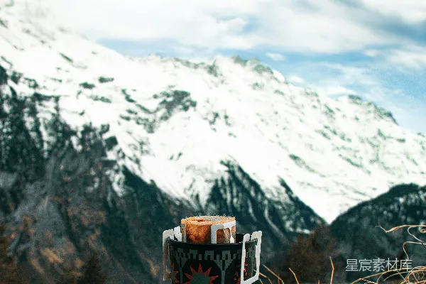 高清摄影 咖啡伴随着山景。