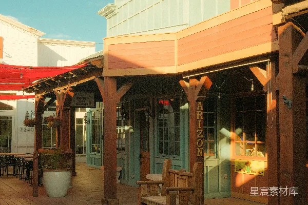 高清摄影 木板路通向老式店铺