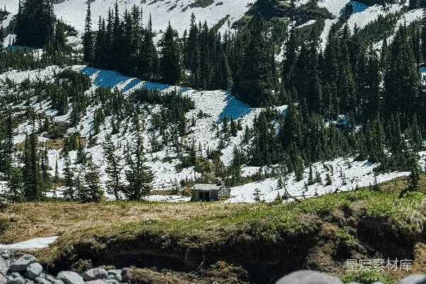 高清摄影 小木屋坐落在雪景中