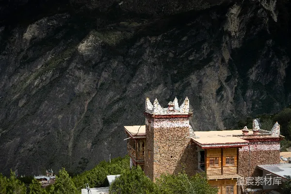 高清摄影 一座建筑后面有座山