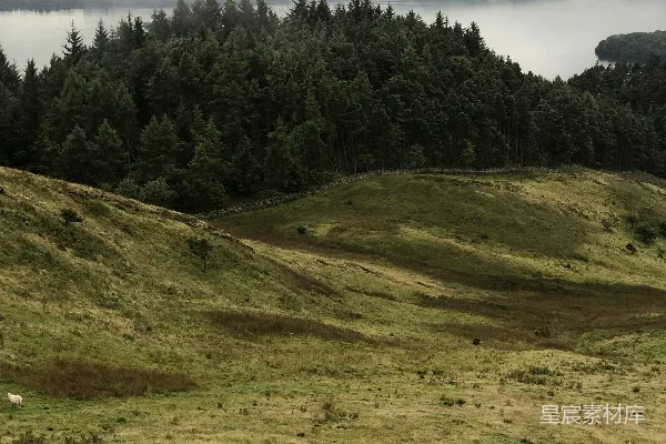 高清摄影 白天的绿山