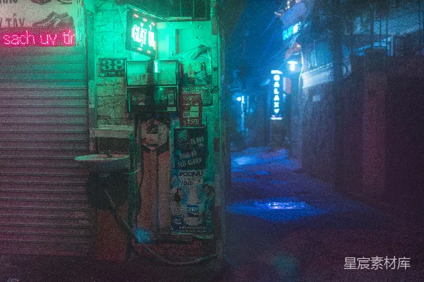 高清摄影 穿黑色衬衫的男人站在商店附近