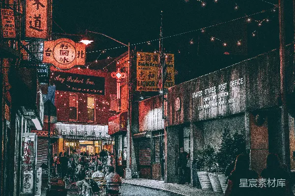 高清摄影 夜晚灰楼间的人