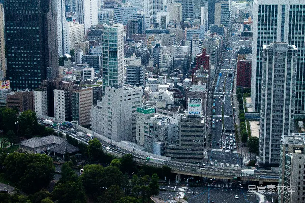 高清摄影 一座有许多高楼大厦和许多交通的都市