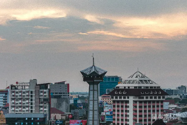 高清摄影 白棕色混凝土建筑在白天。