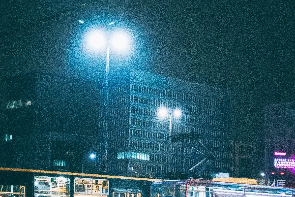 高清摄影 一条夜晚充满车流的城市街道