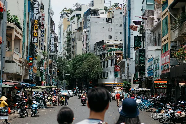 高清摄影 穿黑色上衣的男人