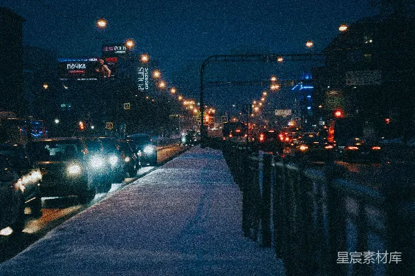 高清摄影 夜晚一条车流滚滚的街道