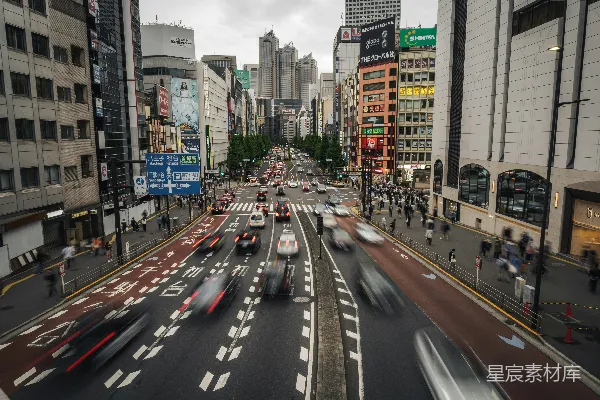 高清摄影 繁忙的城市街道，车流如织。
