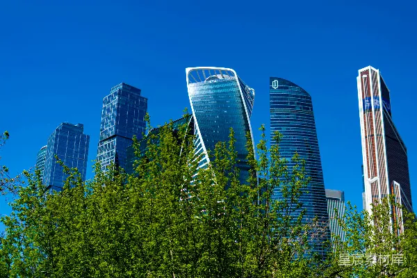 高清摄影 一排高大的建筑物并排矗立。