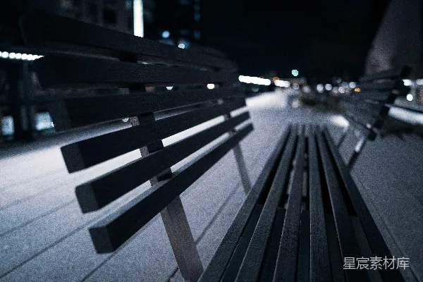 高清摄影 夜晚公园长椅的特写