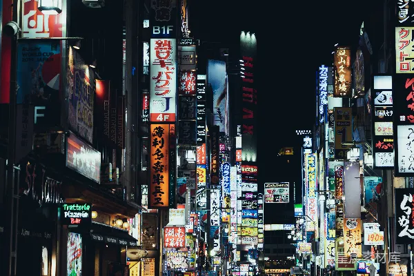 高清摄影 夜晚街上行走的人们