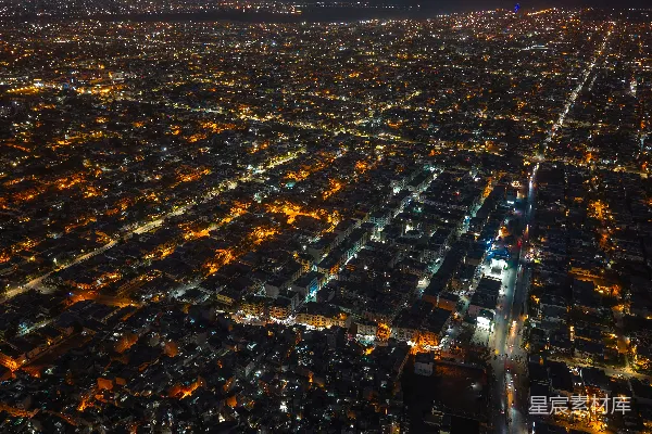 高清摄影 夜晚城市航拍图，灯火通明。