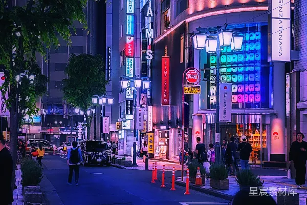高清摄影 背着背包的女人在豆子店前